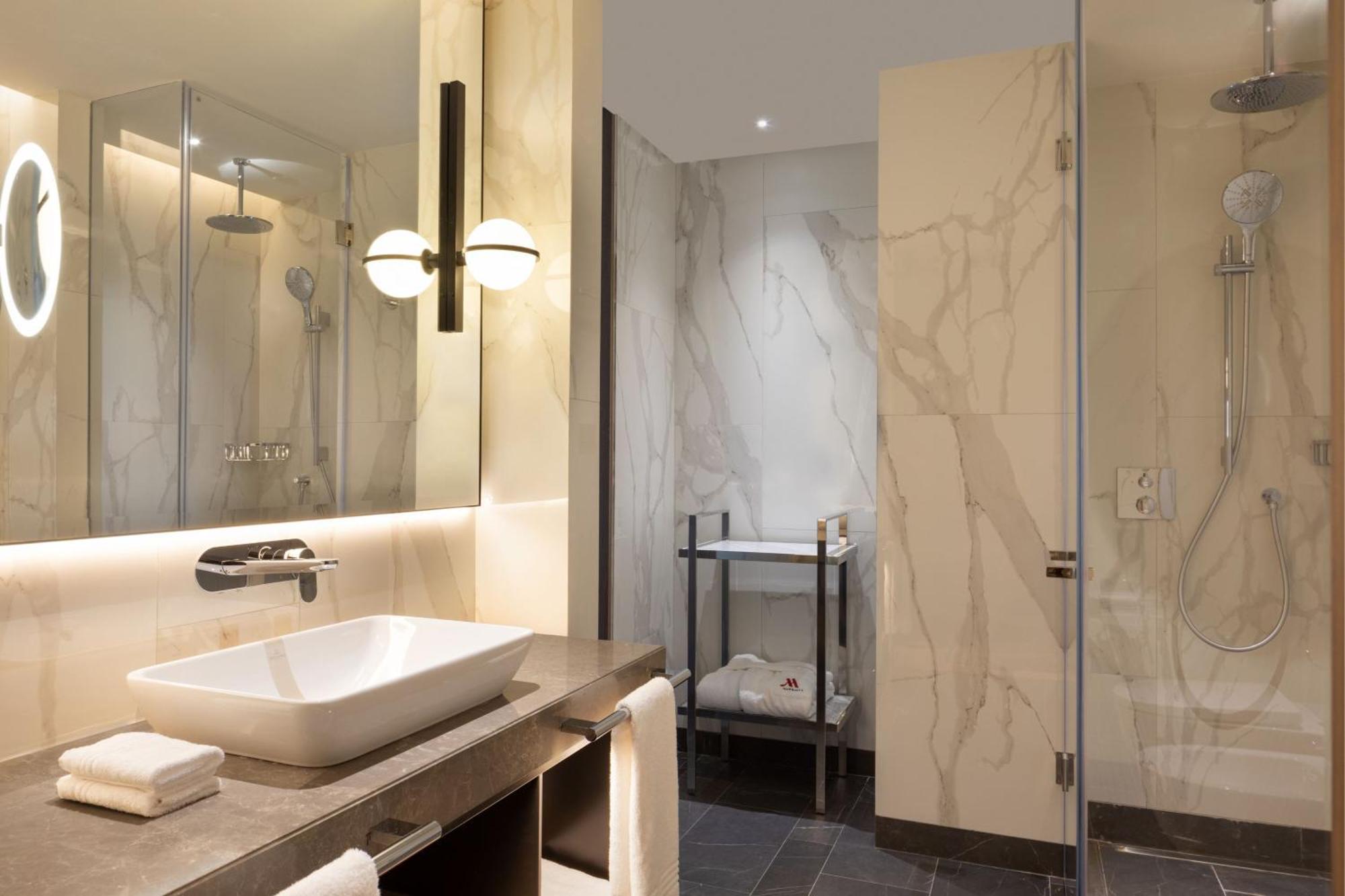 Tirana Marriott Hotel Kültér fotó