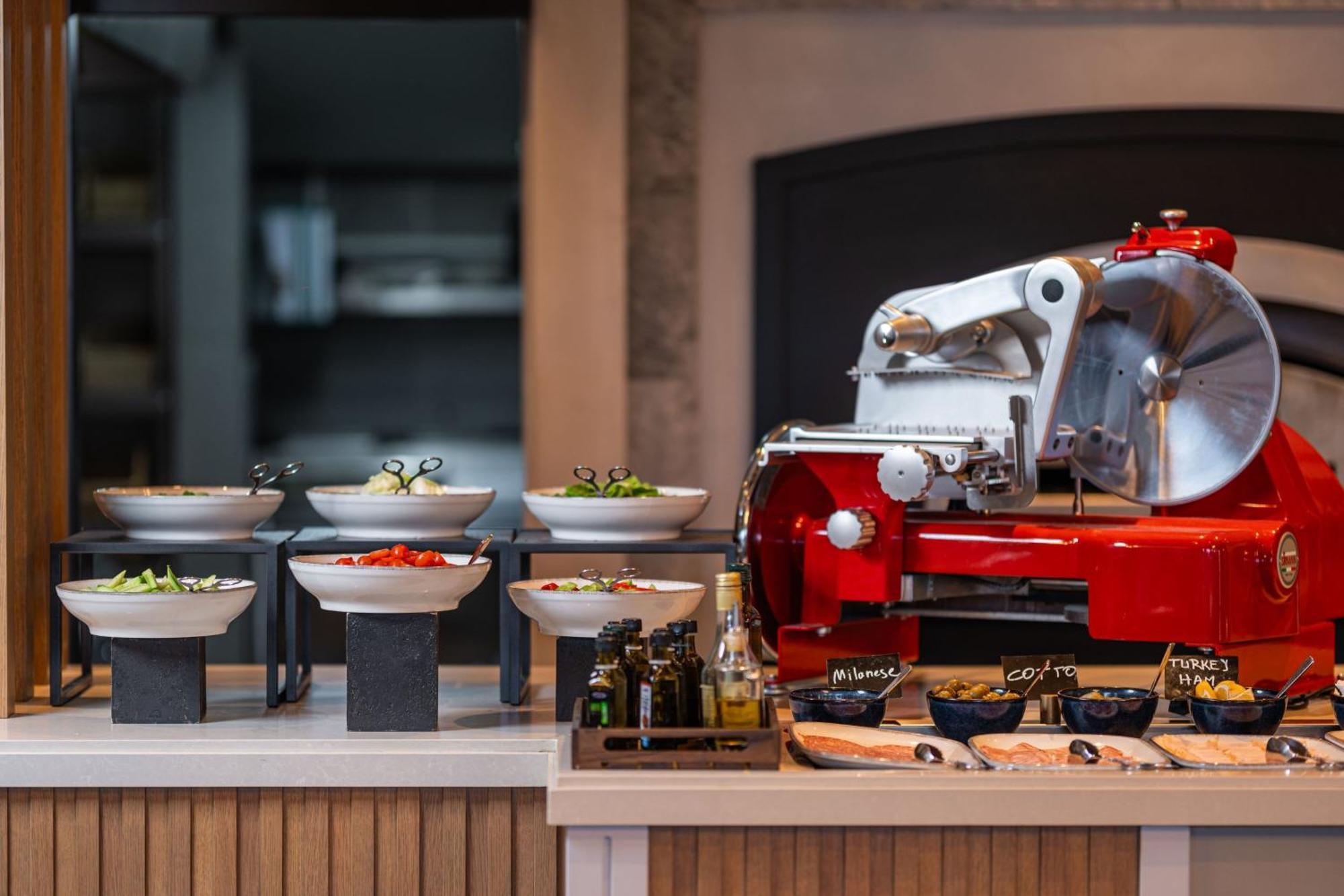 Tirana Marriott Hotel Kültér fotó